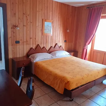 Place Moulin בית הארחה 3*